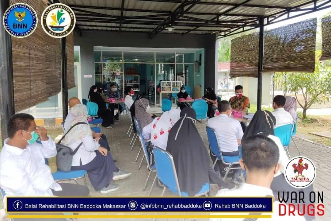 Tim pengawas lingkungan dari Dinas Lingkungan Hidup Provinsi Sulawesi Selatan dan Dinas Lingkungan Hidup Kota Makassar berkunjung ke Balai Rehabilitasi BNN Baddoka. 2021 Tim pengawas lingkungan dari Dinas Lingkungan Hidup Provinsi Sulawesi Selatan dan Dinas Lingkungan Hidup Kota Makassar berkunjung ke Balai Rehabilitasi BNN Baddoka.