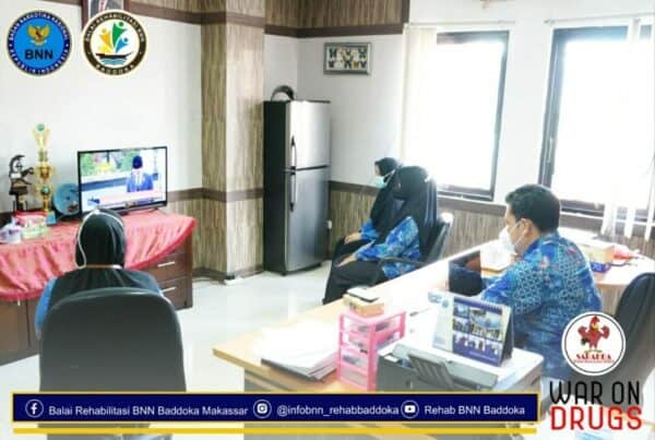 Mengikuti kegiatan Upacara Peringatan Hari Pahlawan 2021 yang merupakan acara kenegaraan dengan tema “Pahlawanku Inspirasiku”